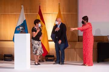 Homenaje del Cabildo a las caladoras grancanarias/TA.